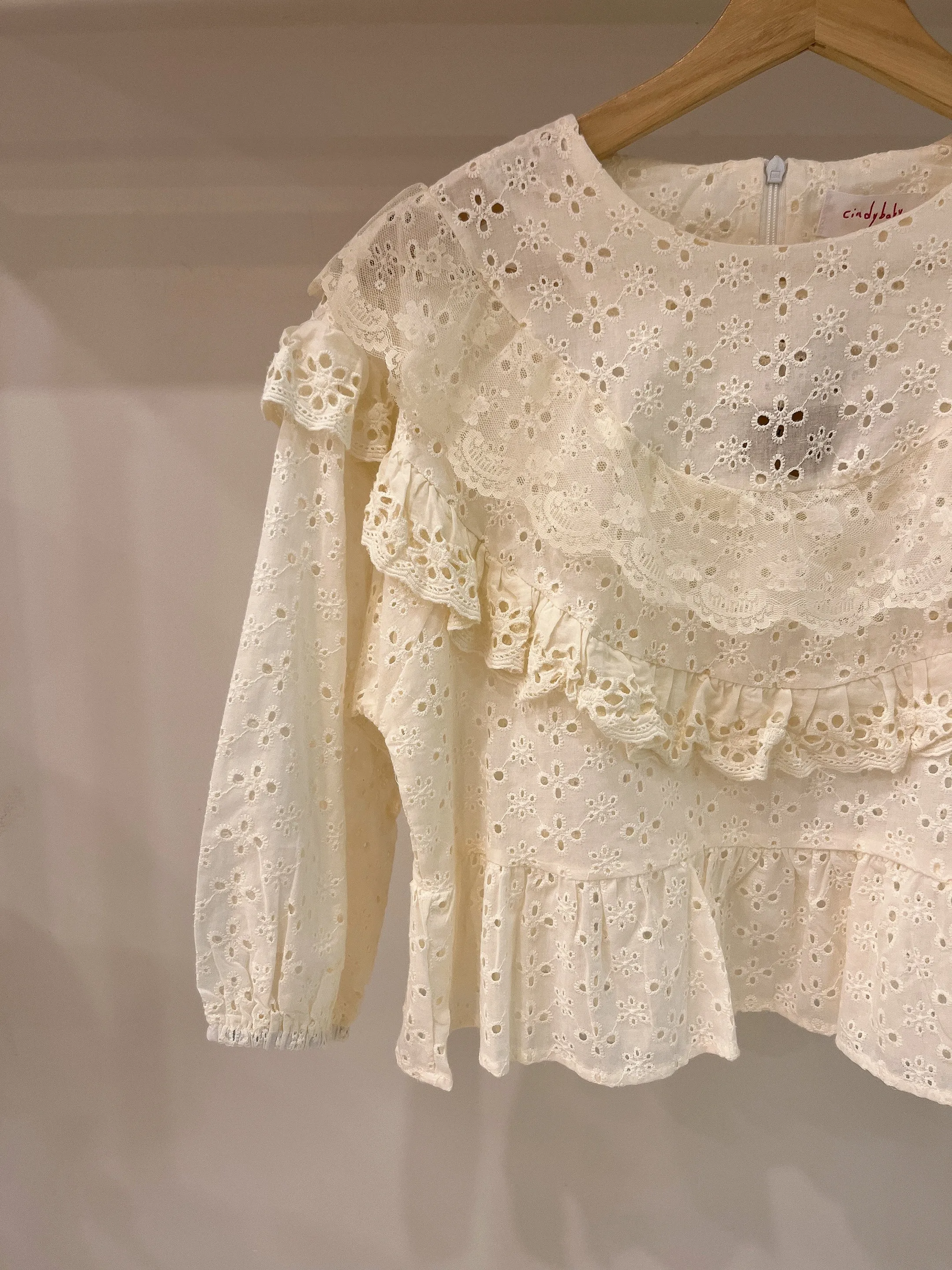 JUDY Eyelet blouse